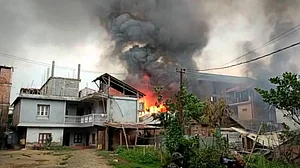 A house burning in Manipur (Photo: @ashoswai/Twitter)