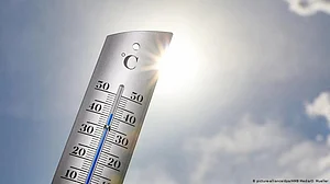 Representative photo of a thermometer against a sunny sky (photo: DW)