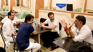 Congress Leader Rahul Gandhi with DK Shivakumar, KC Venugopal and others (Photo Courtesy: @INCIndia/Twitter)