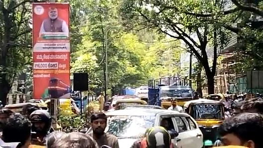 Traffic snarl in Bengaluru due to PM Modi's roadshow on Saturday
Image courtesy: @StayingReal0511/ Twitter 