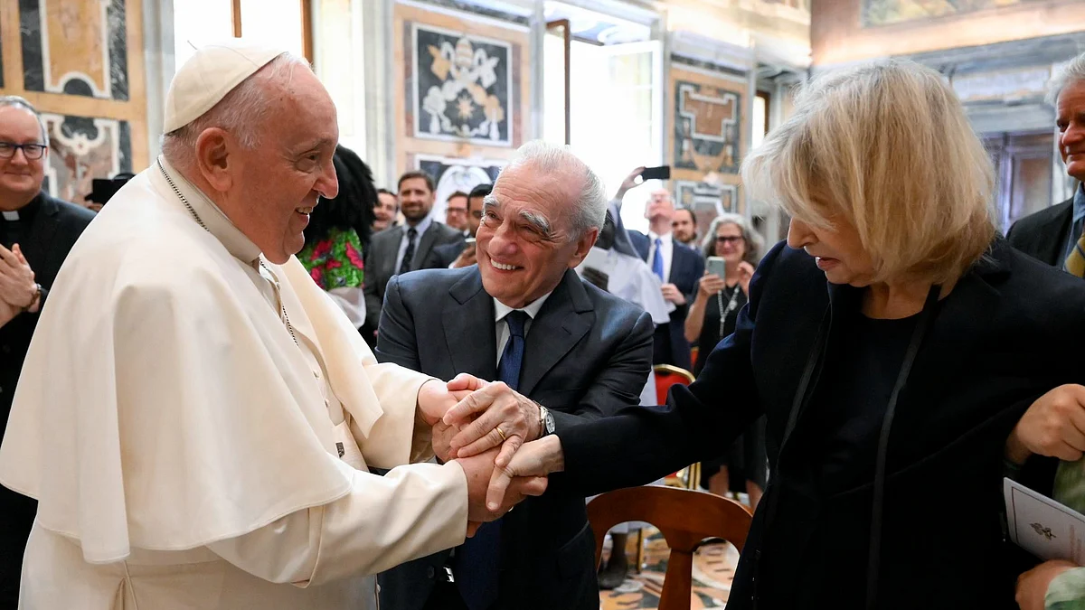 Martin Scorcese meeting Pope Francis (photo courtesy @PhilKlay/Twitter)