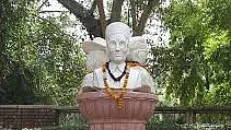 Savarkar's bust in DU