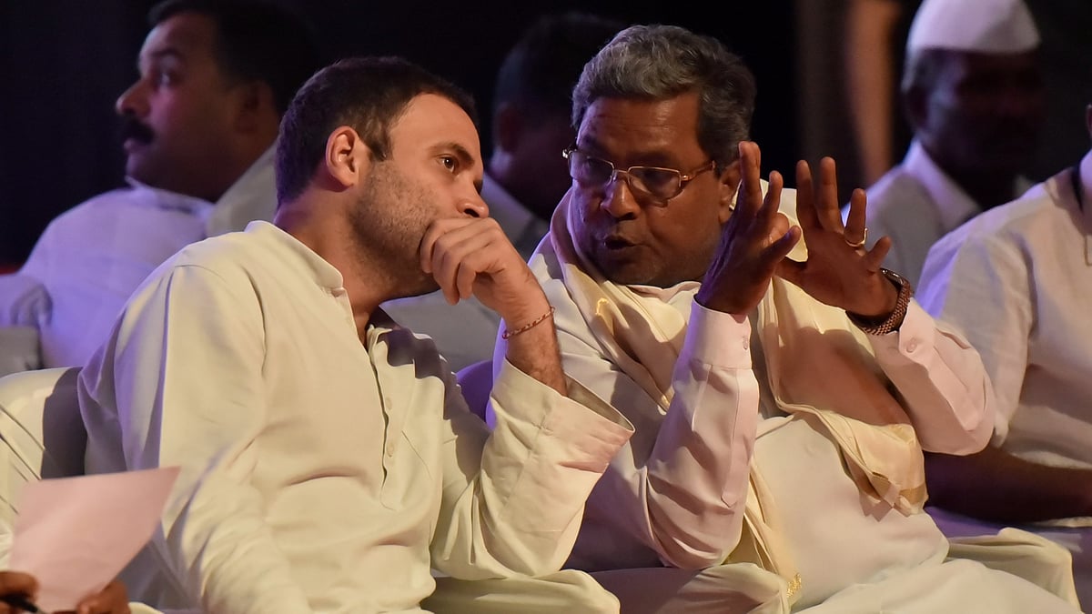 Rahul Gandhi (right) with Siddaramaiah (left)

(Photo: Getty Images)