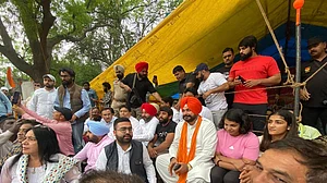 "Why no arrest so far?" asks Sidhu after meeting wrestlers at Jantar Mantar