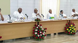 Opposition leaders discuss roadmap for 2024 Lok Sabha polls in mega meet in Patna