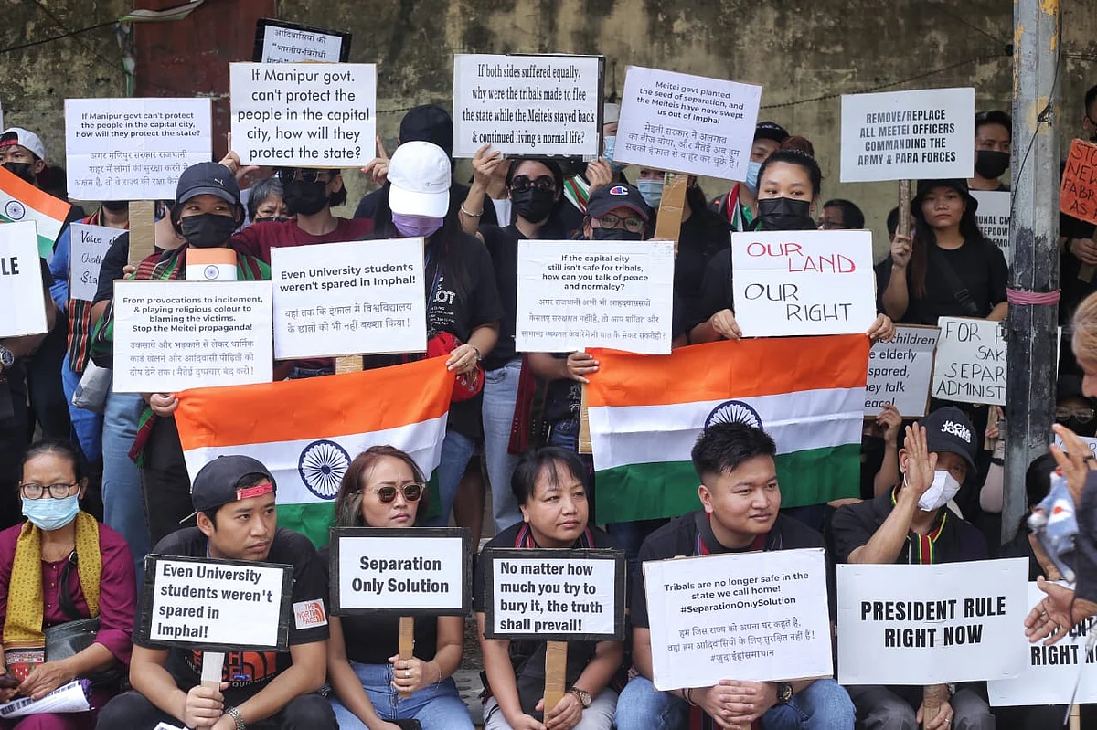 Members of the Kuki tribe hold banners & Indian flags while protesting against the killing of tribals in their home state Manipur, in New Delhi (photo: Vipin/National Herald)
