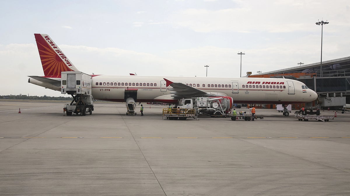 Flight takes off without Karnataka guv, airline expresses regret