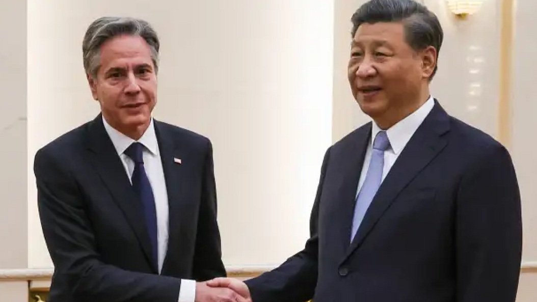 US Secretary of State Antony Blinken (right) and Chinese President Xi Jingping at the Great Hall of the People in Beijing on Monday, June 19. (photo: Getty Images)