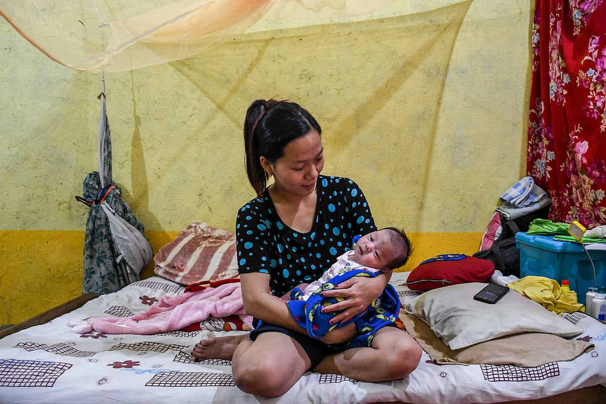 Churachandpur, Manipur: Hoineichong Khongsai (27) poses with her baby Devin Khongsai, who was born at a relief camp in Rengkia village (photo: Getty Images)
