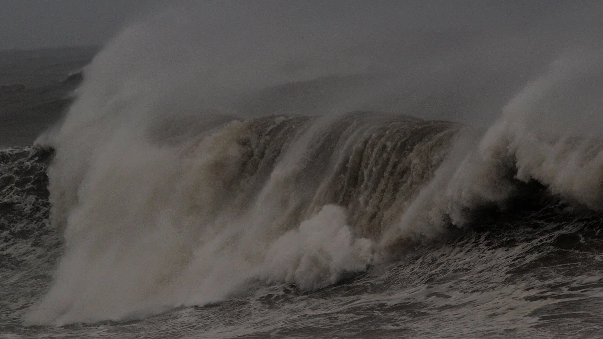 A view of high waves  (photo: Getty Images)