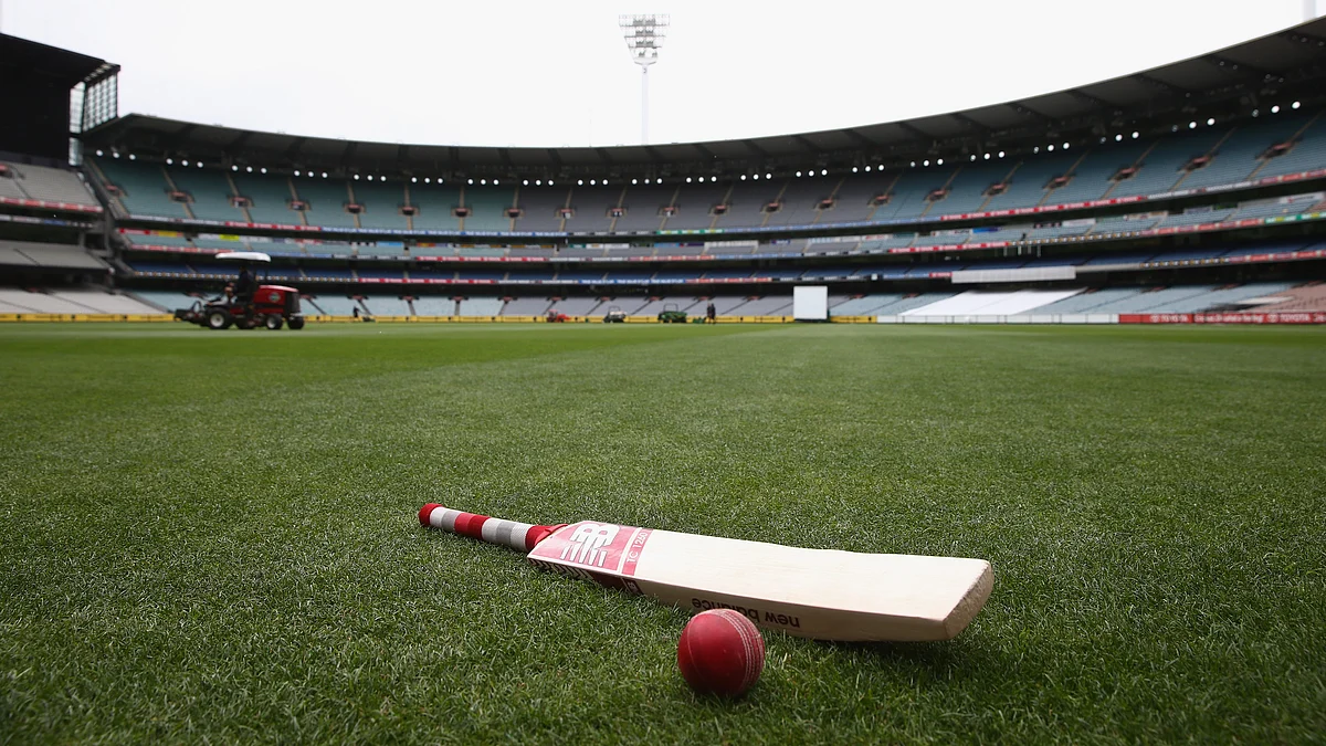A bat and ball are seen on the turf ahead of a cricket match (Photo: Getty Images)