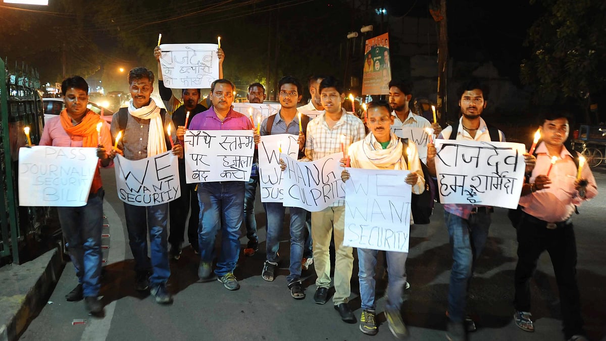 Journalists hold a protest against the murder of a journalist in the Siwan district of Bihar (photo: Getty Images)