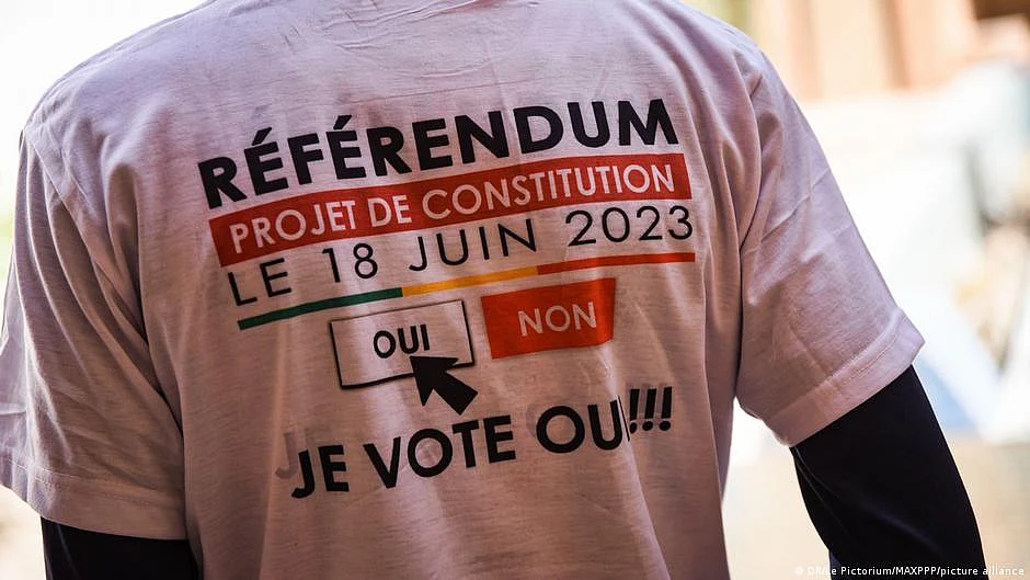 The picture of a T-shirt asking people to vote in the referendum (photo: DW)