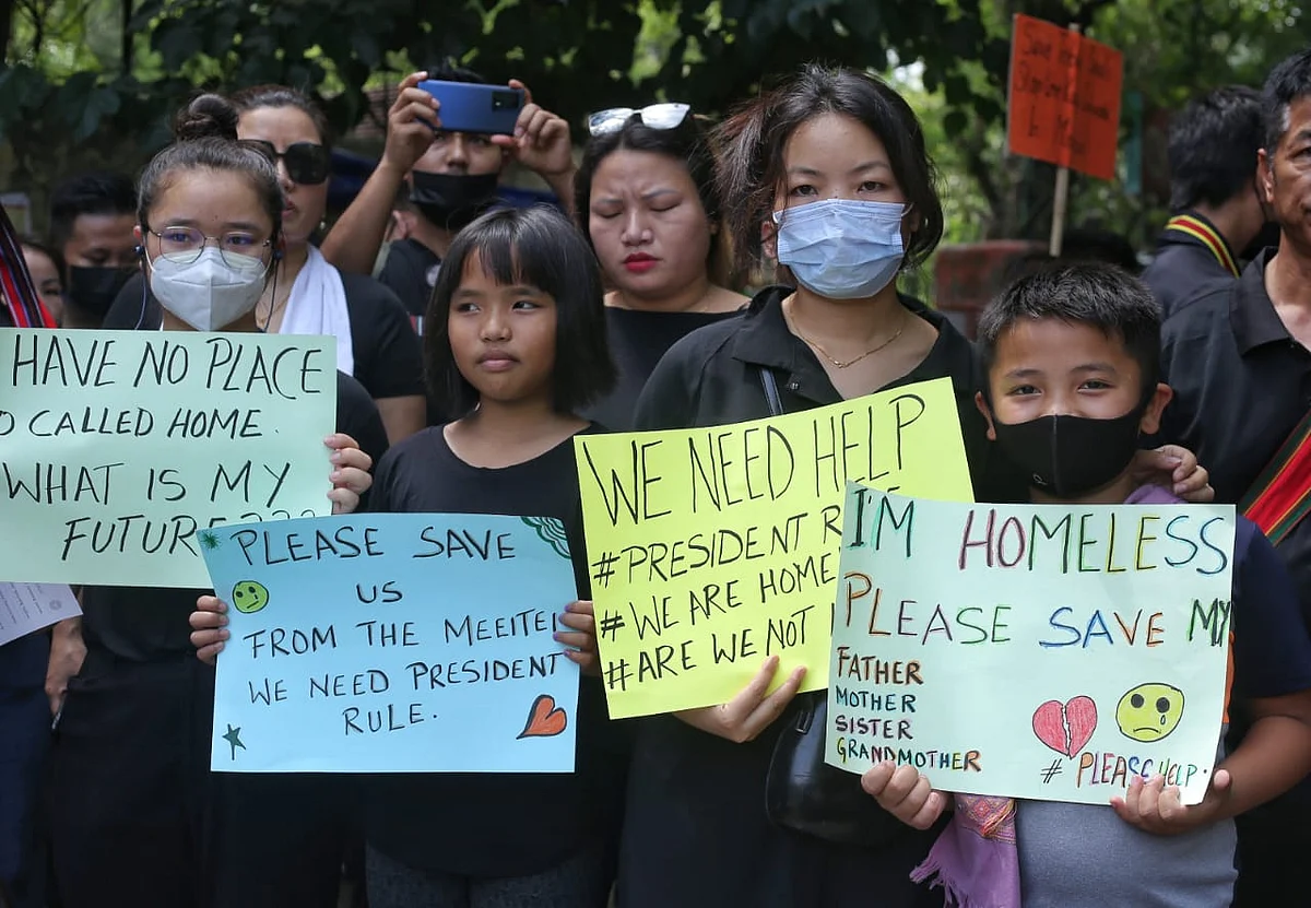 Members of the Kuki tribe hold banners & Indian flags while protesting against the killing of tribal people in their home state Manipur, in New Delhi (photo: Vipin/National Herald)
