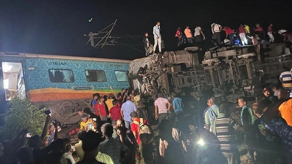 The terrible 3-way accident occurred at Bahanaga Bazar in Odisha's Balasore district (Photo courtesy: Twitter)