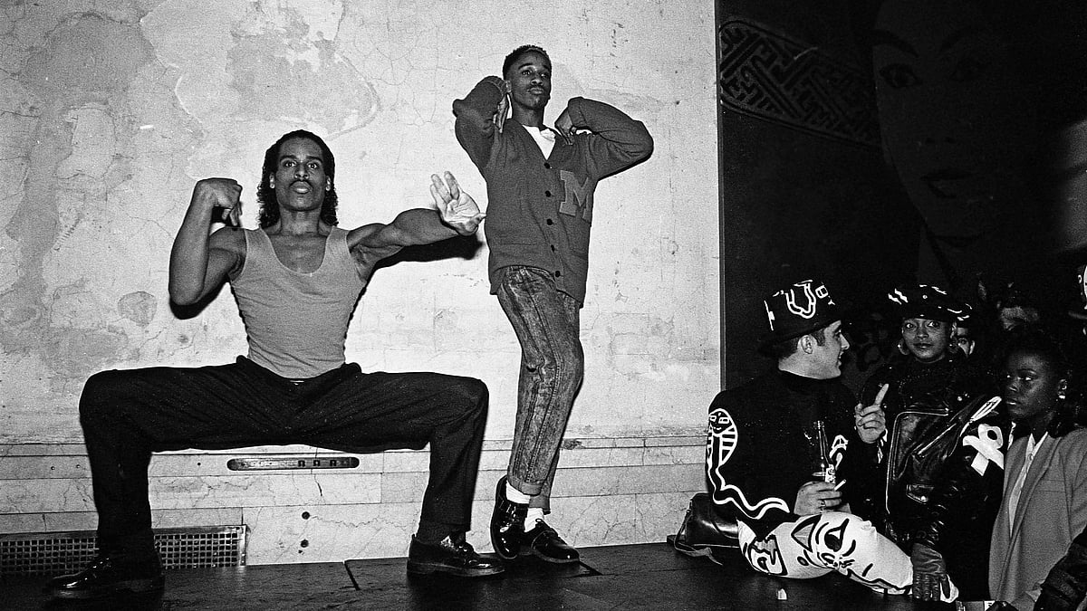 Willi Ninja (left) and another dancer voguing at a nightclub (photo: Getty Images)