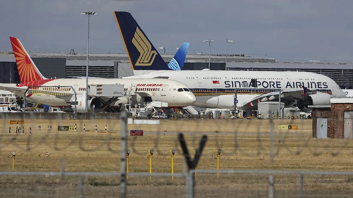 A fleet of flights on a tarmac (photo: Getty Images)