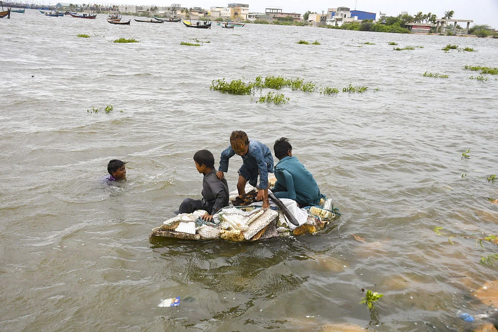Photo Story: Pakistan braces itself for Cyclone Biparjoy landfall