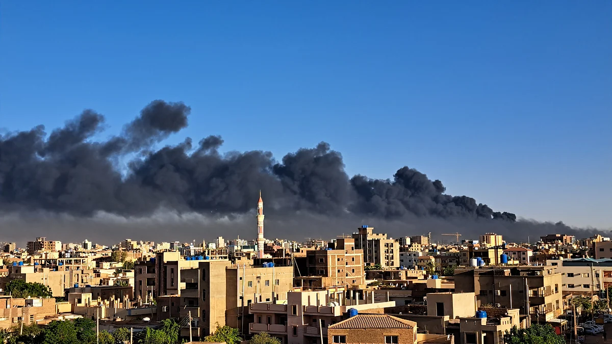 Smoke rises during clashes between the Sudanese Armed Forces and the paramilitary Rapid Support Forces (RSF) in Khartoum, Sudan on April 19, 2023. (Photo: Getty Images)