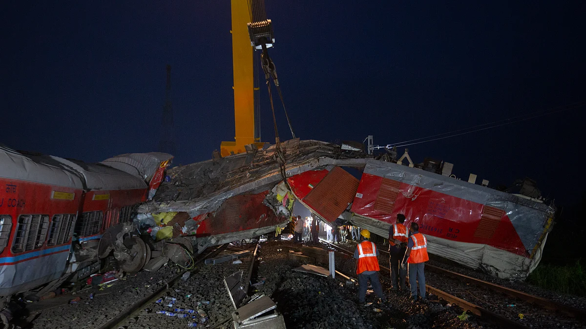A crane removes the wreckage of a train from rail tracks on Sunday, June 03, 2023, in Balasore district, Odisha. (Photo: Abhishek Chinnappa/Getty Images)