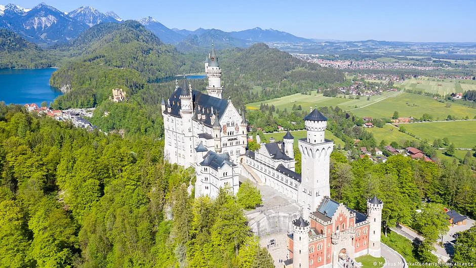 Neuschwanstein to bid for UNESCO status after referendum (photo: DW)