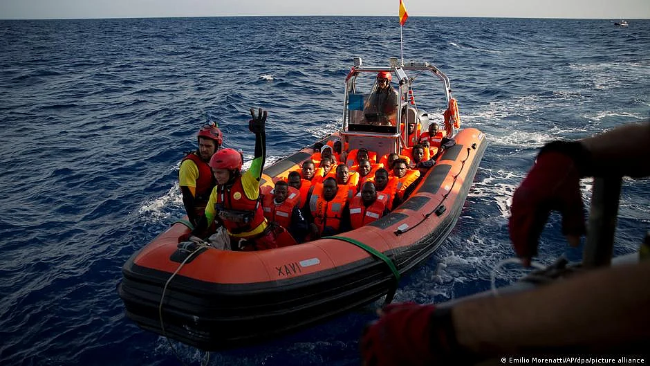 Migrants on a boat (photo: DW)