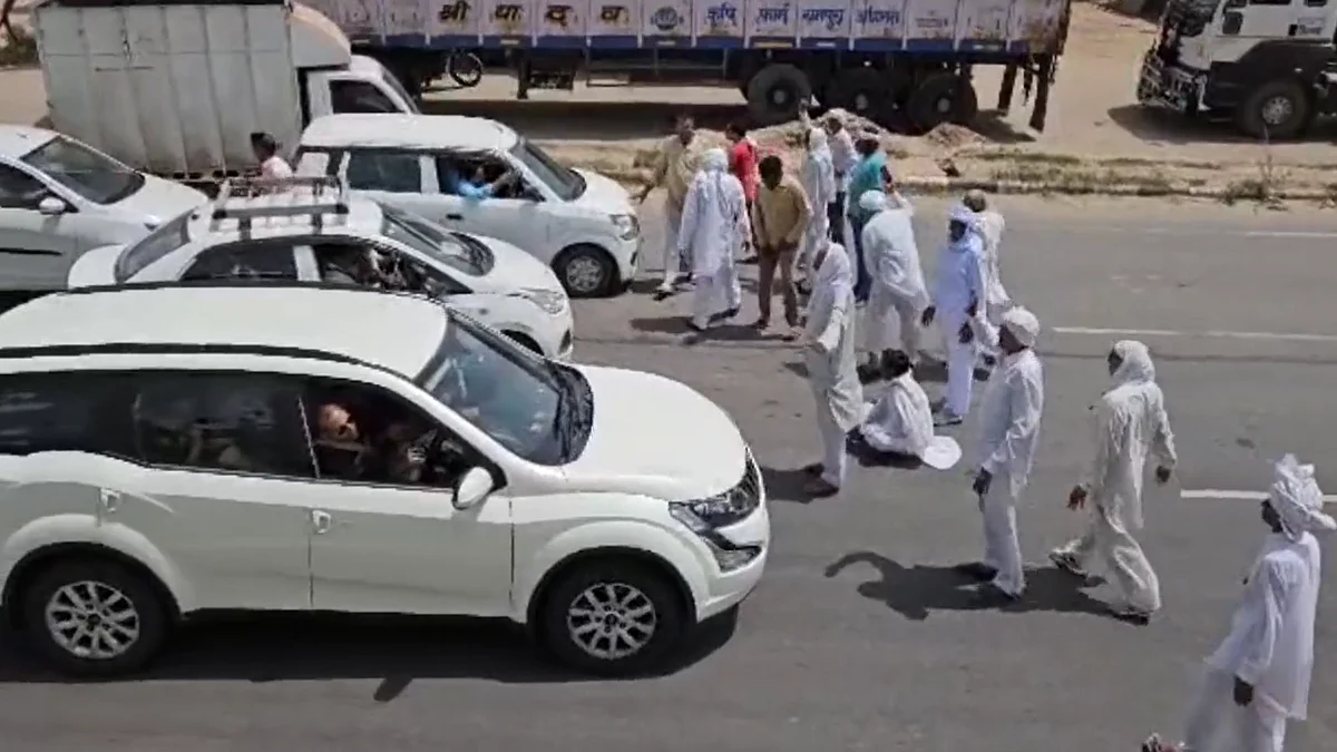 Khaps blocking roads (photo courtesy @haryana_tak/Twitter)