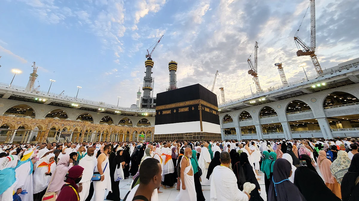 Hajj pilgrims circumambulate the Kaaba. (Photo: Getty Images)