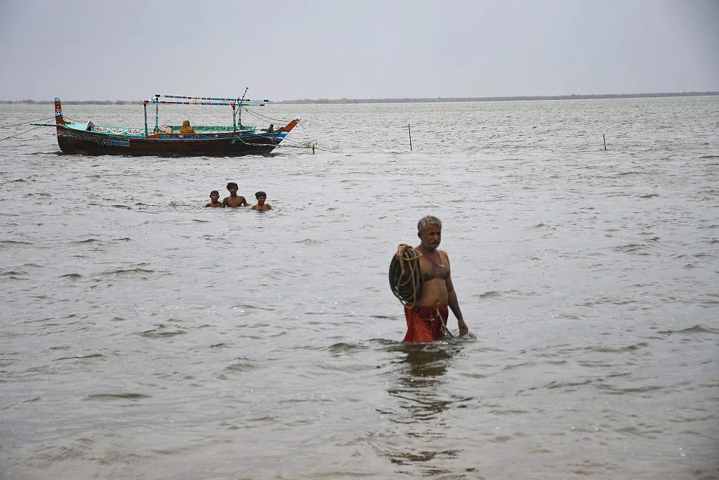 Photo Story: Pakistan braces itself for Cyclone Biparjoy landfall