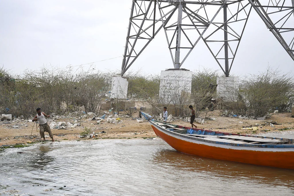 Photo Story: Pakistan braces itself for Cyclone Biparjoy landfall