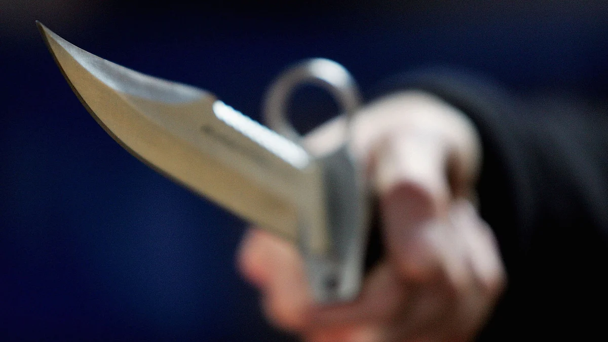 Representative image of a knife held by a hand (photo: Getty Images)