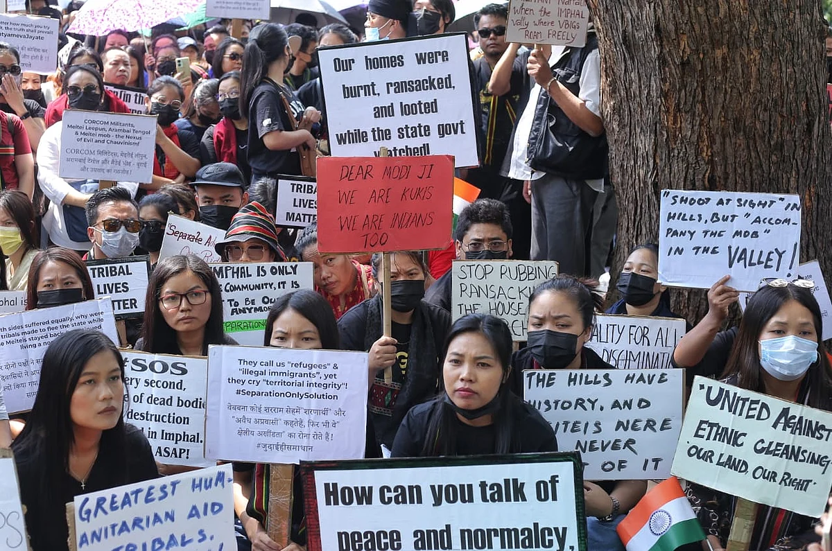 Members of the Kuki tribe hold banners & Indian flags while protesting against the killing of tribals in their home state Manipur, in New Delhi (photo: Vipin/National Herald)
