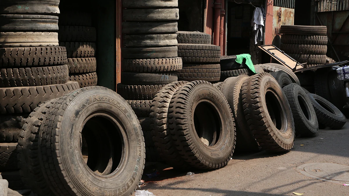 Photo of a tyre shop (photo: Debajyoti Chakraborty/NurPhoto via Getty Images)