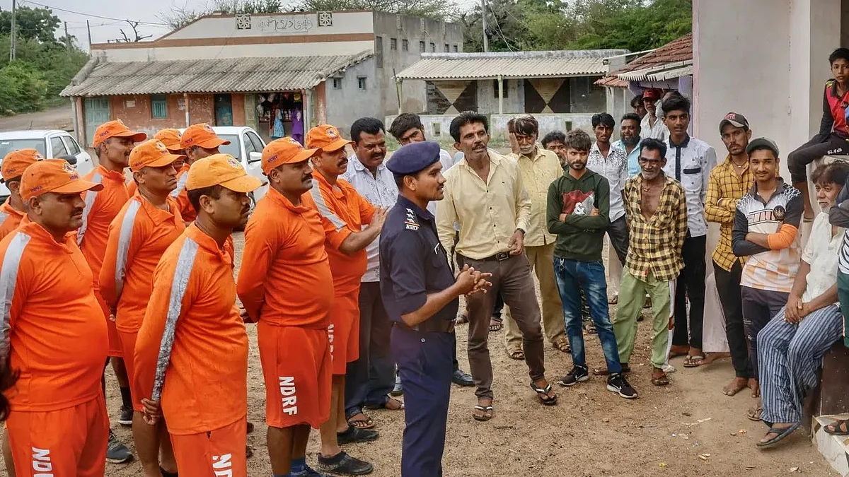 NRDF team in Gujarat (photo courtesy @middaygujarati/Twitter)