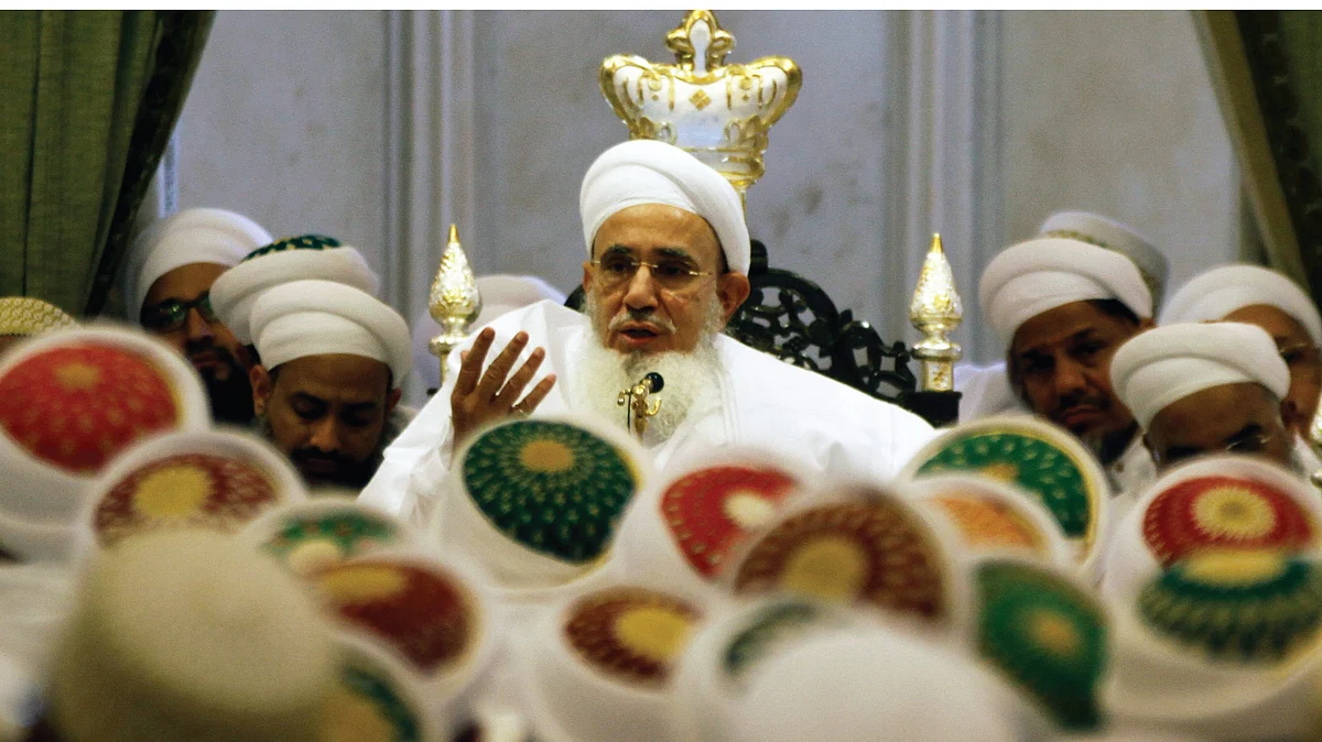 Syedna Mufaddal Saifuddin presiding over a special prayer meeting of Dawoodi Bohras in Mumbai after the death of Syedna Mohammad Burhanuddin, February 2013 (Photos: Getty)
