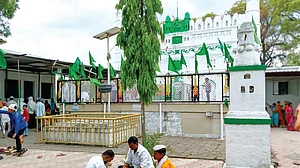 Visitors at Hazrat Sayyed Alwi’s dargah in Moha, Osmanabad (Photo: Medha Kale)