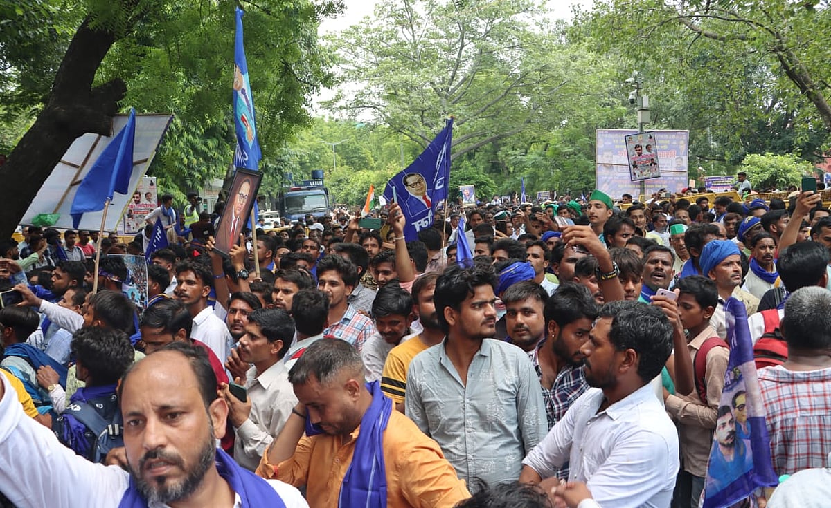 Bhim army supporters thronging at Jantar Mantar (Photo: Vipin/National Herald)
