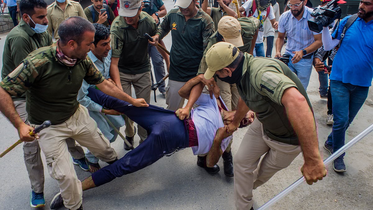 Political parties in Kashmir call for lifting of ban on Muharram processions