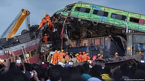 At least 290 people died in the triple train crash (Photo: DW)