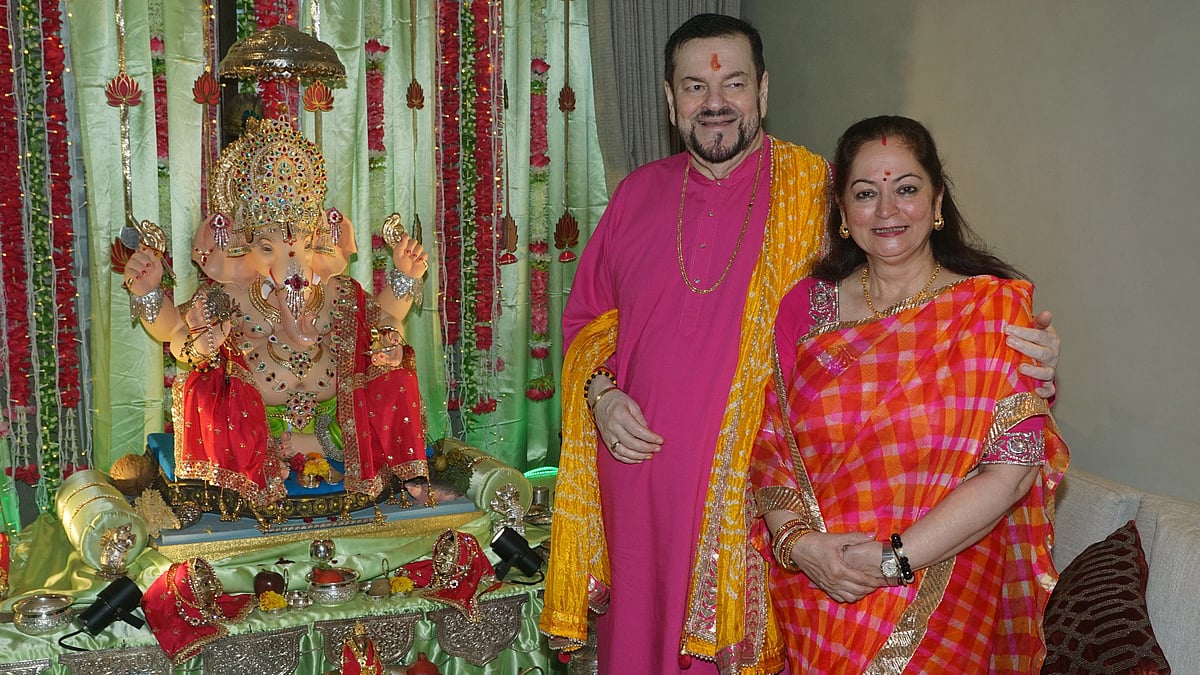  Nitin Mukesh and Nishi Mukesh at the occasion of Ganesh chaturthi festivel on August 31, 2022 in Mumbai, India (Photo: Getty Images)