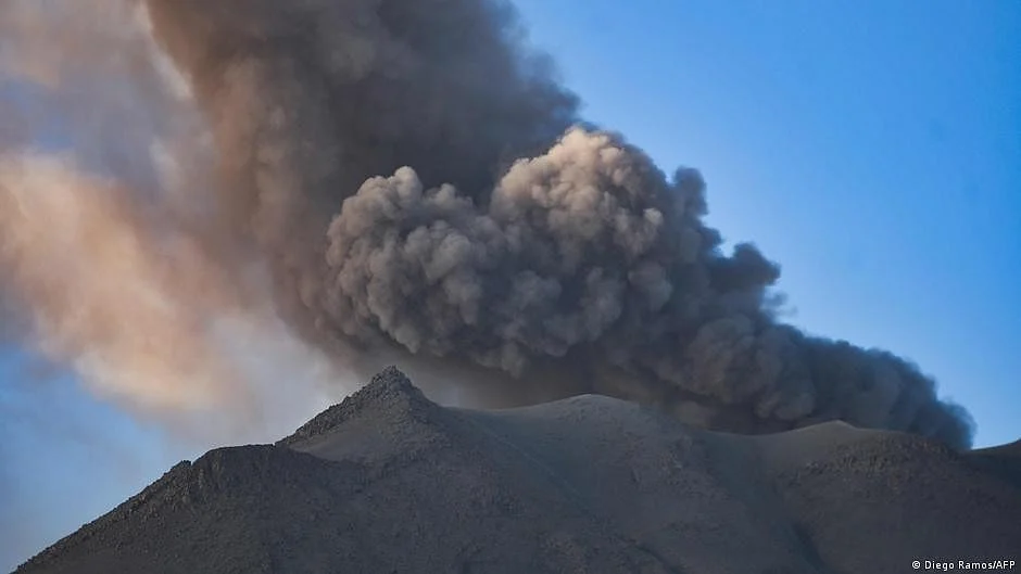 Peru declares emergency as Ubinas volcano spews ash (photo: DW)