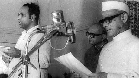 Sharad Govidrao Pawar taking oath as the youngest CM of Maharashtra in 1978 (photo: IANS)