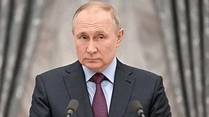 At G20 virtual summit, Putin blames other large countries for global economic stress