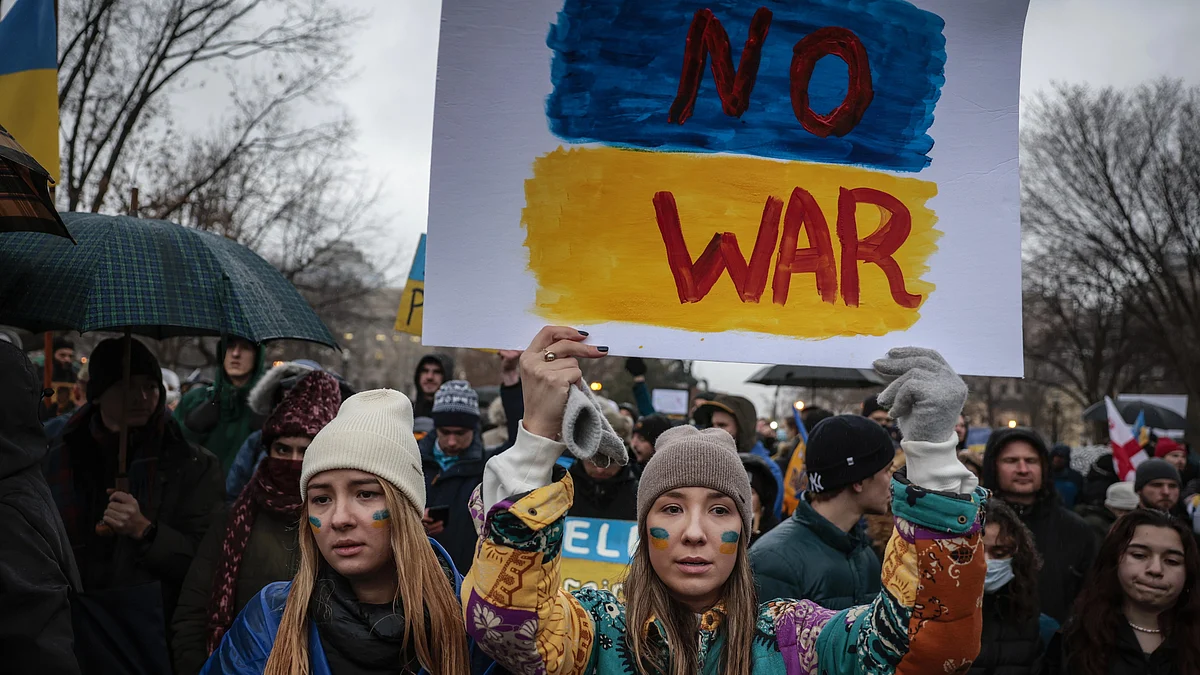 Anti-war demonstrators and Ukrainians living in the US protest against Russia's military operations  (Photo: Getty Images)