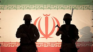 Iran wraps up 'large-scale' air drill (photo: IANS)