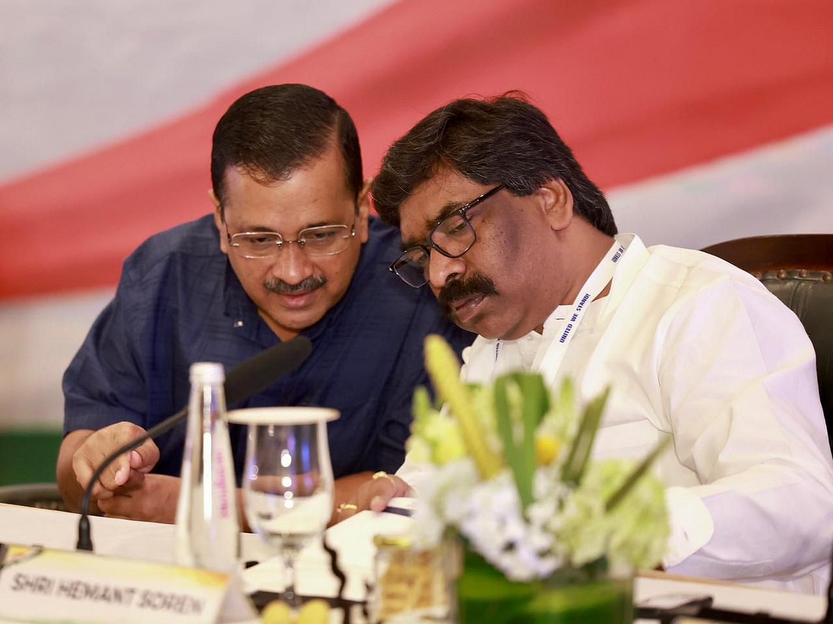 Arvind Kejriwal with Hemant Soren (photo: Indian National Congress)