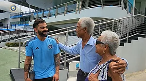 Virat Kohli meet Sir Garfield Sobers and his wife (Photo: Screengrab/BCCI)