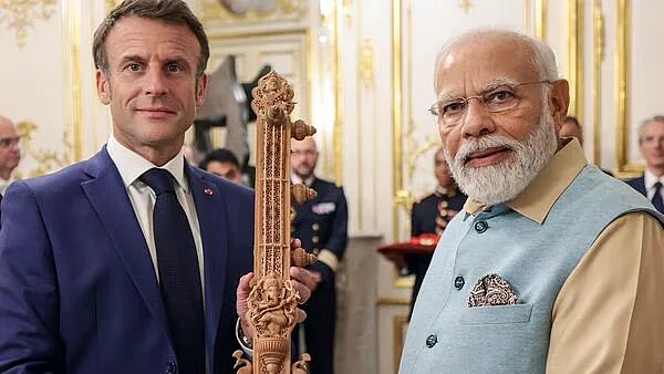What gifts PM Modi lavished on France's leaders