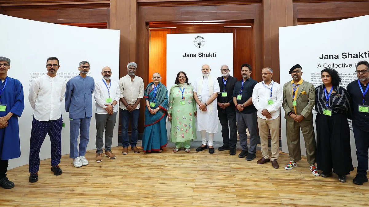 PM Narendra Modi visited the National Gallery of Modern Art in Delhi on May 14 (Photo: twitter/@narendramodi)