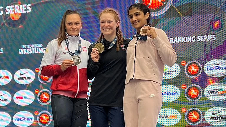 Wrestler, Sangeeta Phogat, won bronze at Budapest and shared stage with fellow other wrestlers (photo: Twitter/@sangeeta_phogat)